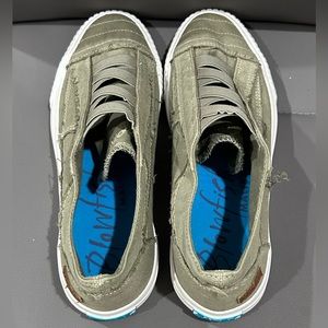 Blowfish Malibu Slip on shoe with elastic vamp